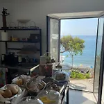 Bed & Breakfast Villino Saraceno Rostain 4*