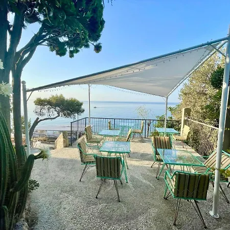 Bed & Breakfast Villino Saraceno Rostain 4*